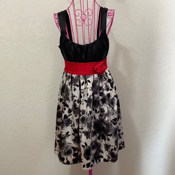 City Triangles dress size 7 - Picture 3 of 16